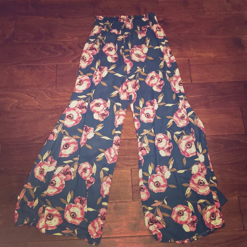 Altar’d State Floral Pants 🌷
